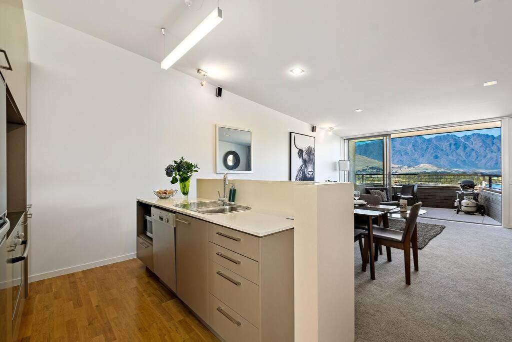 Toru - Eclectic Apartment With Delightful Lake Views Κουίνσταουν Εξωτερικό φωτογραφία